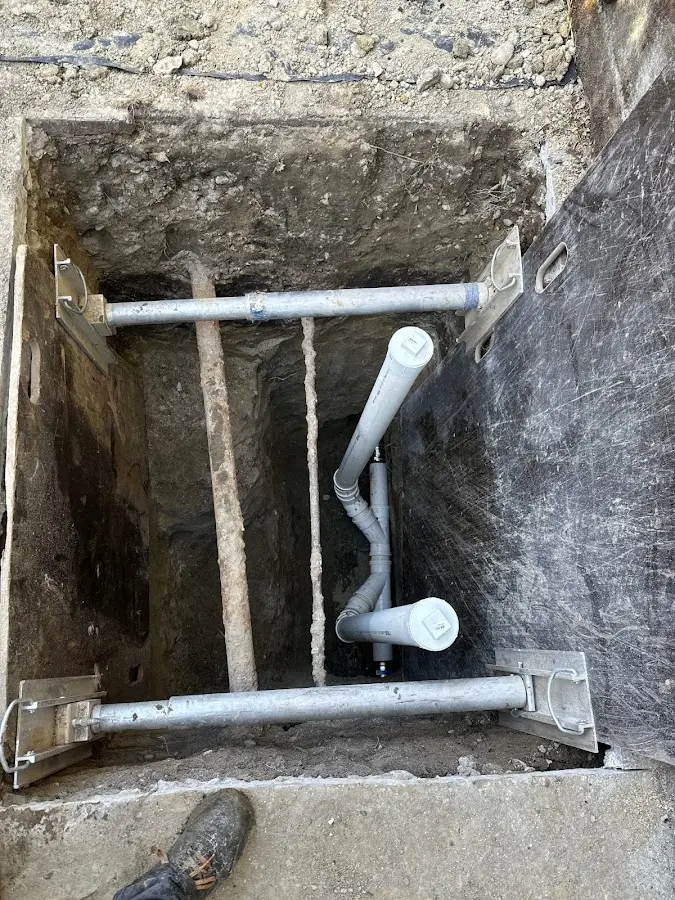 Experienced plumber completing Drain Cleaning work in Green River